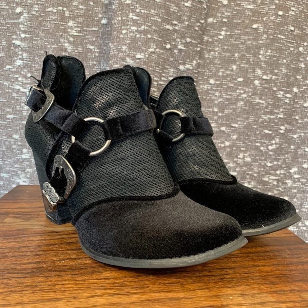Gimmicks by BKE Black Velvet Buckle Sequin Ankle Boots Western‎ Boho Women's 8.5